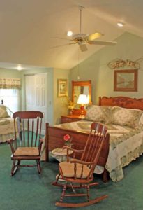 upstairs bedroom at Cincincinnati, Kentucky bed and breakfast, ride horses